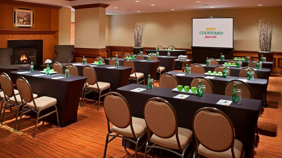 Courtyard by Marriott Toronto Airport Meeting