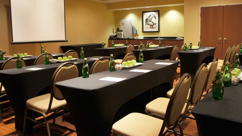 Courtyard by Marriott Toronto Airport Meeting