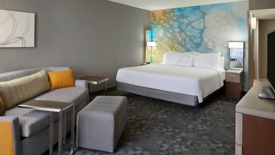 Courtyard by Marriott Toronto Airport Room