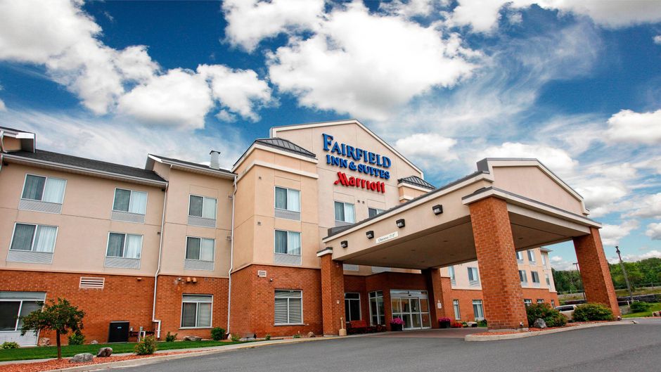 Fairfield Inn & Suites Exterior