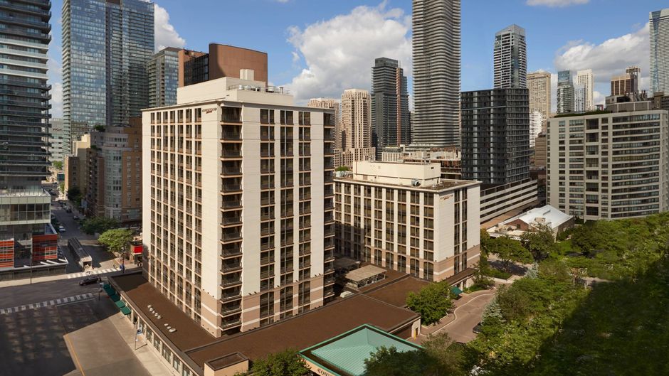 Courtyard by Marriott Toronto Downtown Exterior