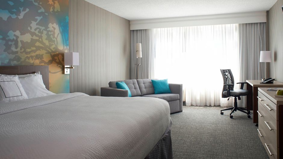 Courtyard by Marriott Toronto Downtown Room