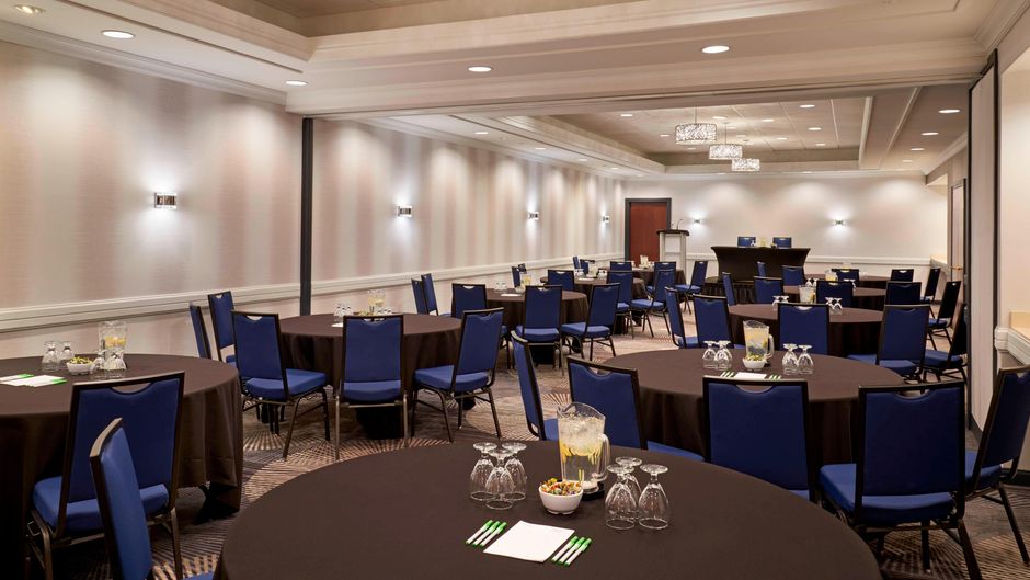 Courtyard by Marriott Toronto Downtown Meeting