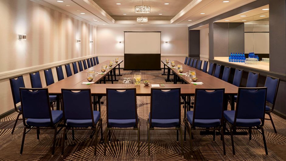 Courtyard by Marriott Toronto Downtown Meeting