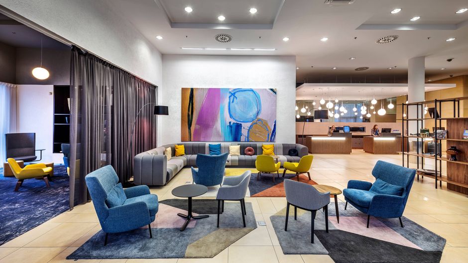 Courtyard by Marriott Prague Airport Lobby