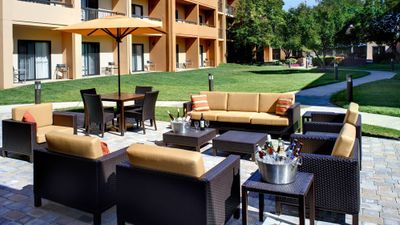 Courtyard Toledo Airport Holland