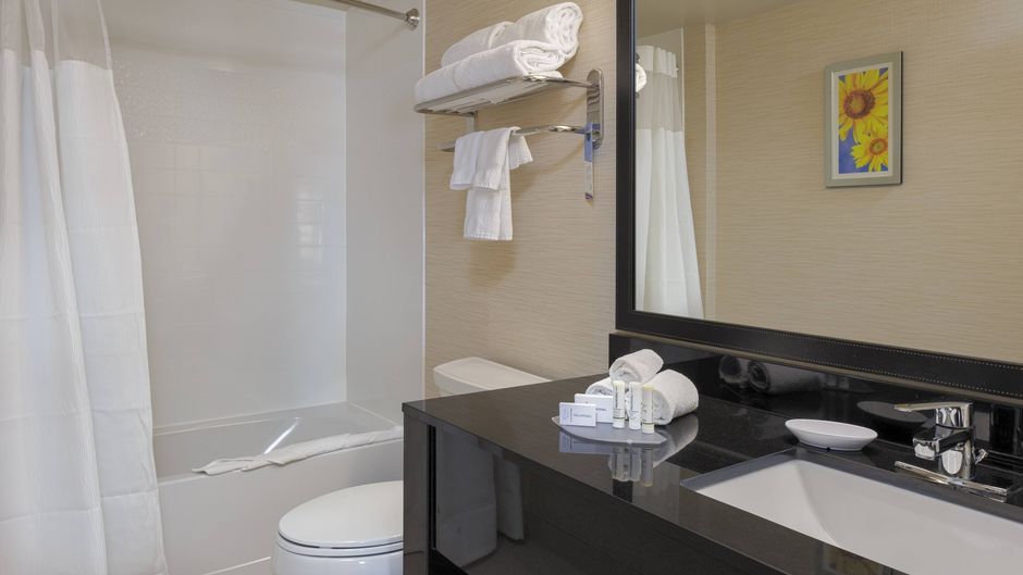 Fairfield Inn & Suites Belleville Room