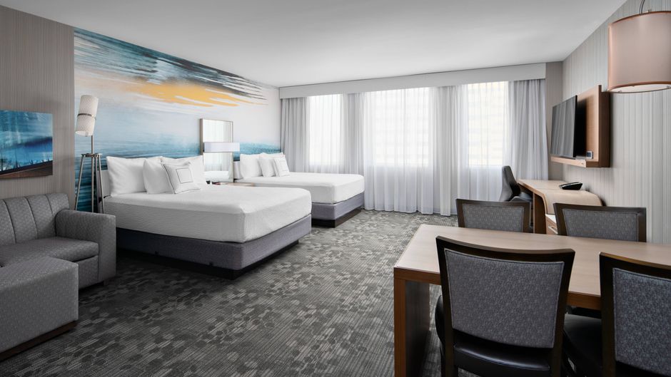 Courtyard by Marriott Edmonton Downtown Suite