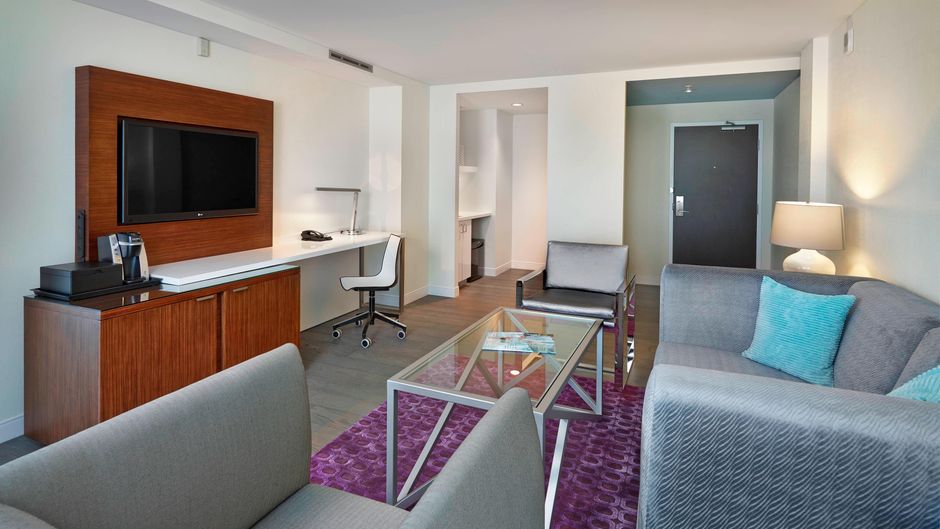Renaissance Edmonton Airport Hotel Suite