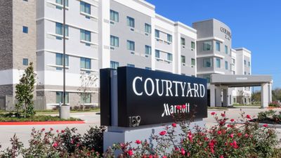 Courtyard Lake Jackson
