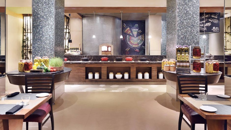 Courtyard by Marriott Chennai Restaurant