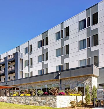 Courtyard Appleton Riverfront