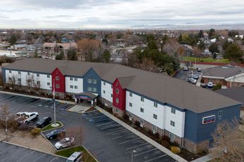 Candlewood Suites