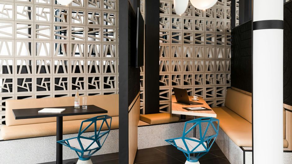 Courtyard Paris Creteil Lobby