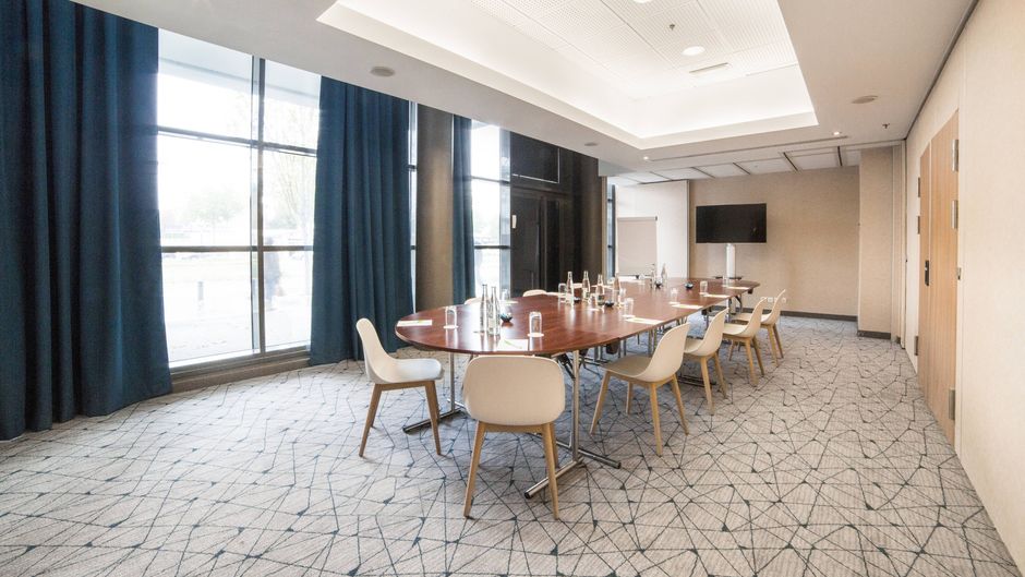Courtyard Colombes Meeting