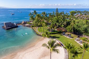 Courtyard King Kamehameha's Kona Beach