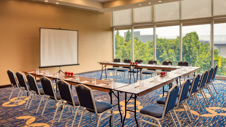 Courtyard by Marriott Queretaro Meeting
