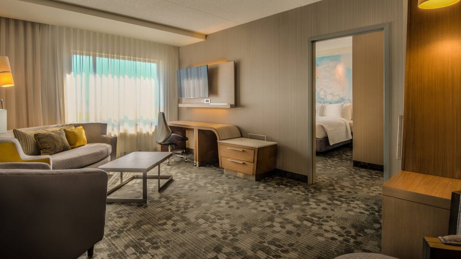 Courtyard Winnipeg Airport Suite