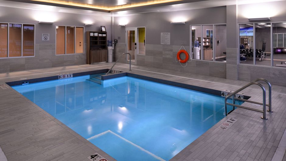 Courtyard Saskatoon Airport Pool