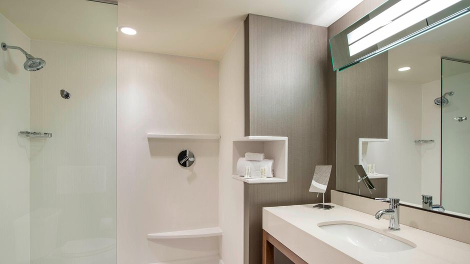 Courtyard by Marriott Calgary South Room