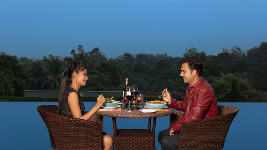 Courtyard by Marriott Raipur Pool
