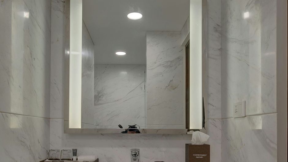 Courtyard Surat Suite