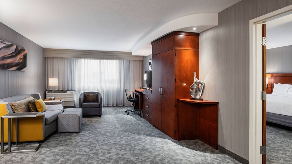 Courtyard Edmonton West Suite