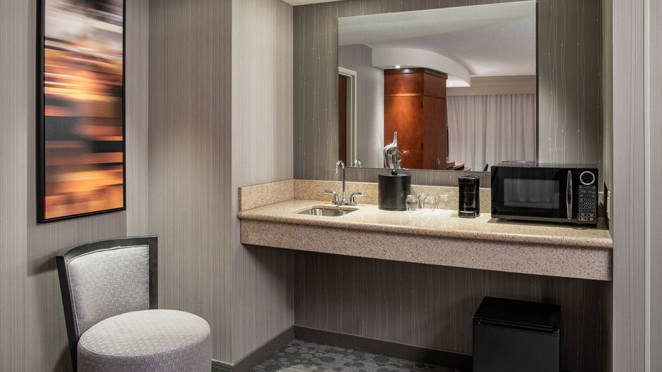 Courtyard Edmonton West Suite