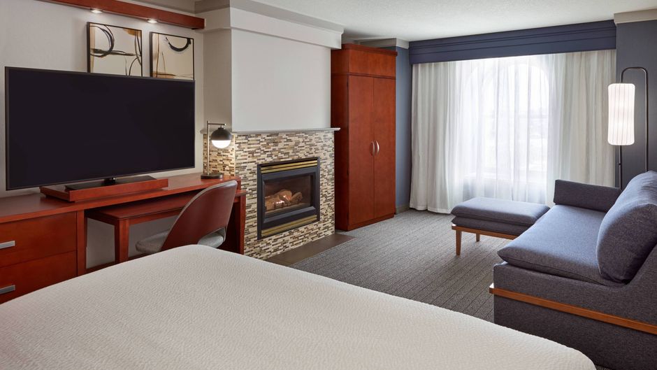 Courtyard Waterloo St Jacobs Suite