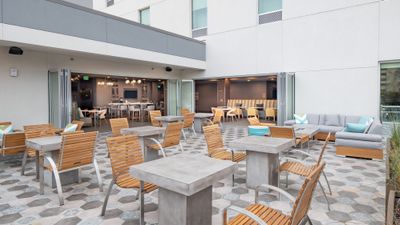 Element Dallas Downtown East
