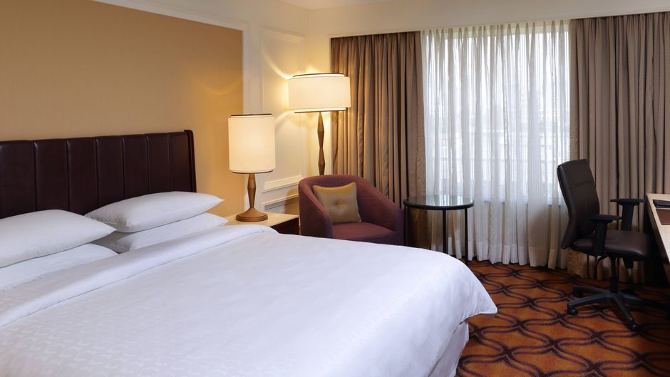 Sheraton Grand Pune Bund Garden Hotel Room