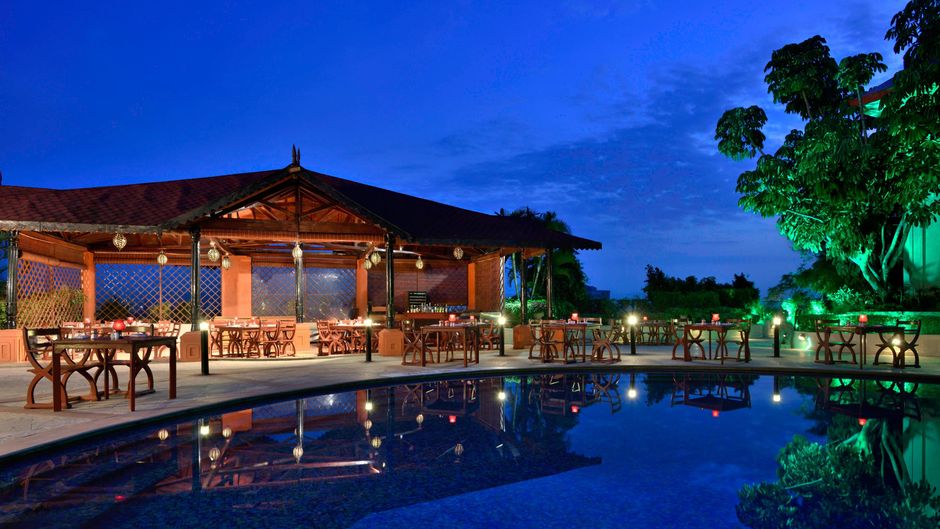 Sheraton Grand Pune Bund Garden Hotel Pool