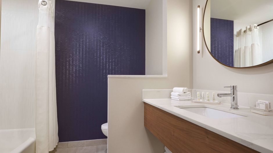 Fairfield Inn & Suites Orillia Room