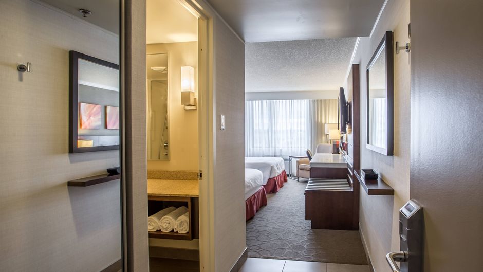 Delta Hotels Saguenay Conference Centre Room