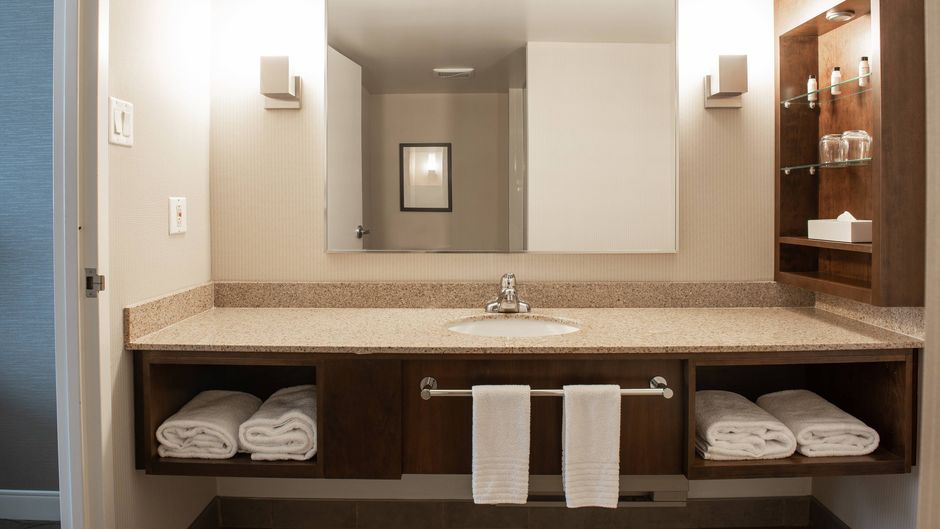 Delta Hotels Saguenay Conference Centre Room