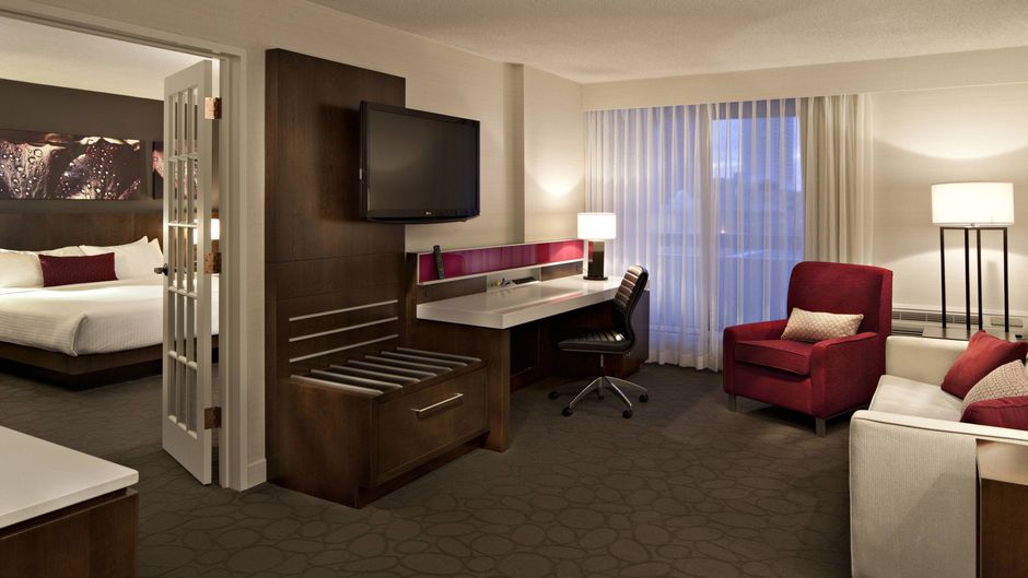 Delta Hotels by Marriott Winnipeg Pool