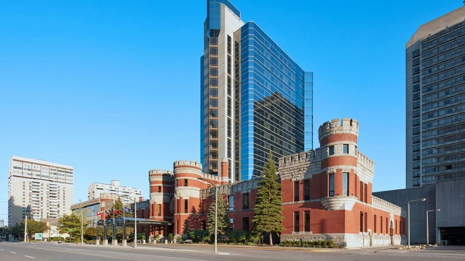 Delta by Marriott London Armouries Exterior
