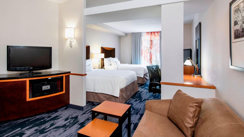 Fairfield Inn & Suites Winnipeg Suite