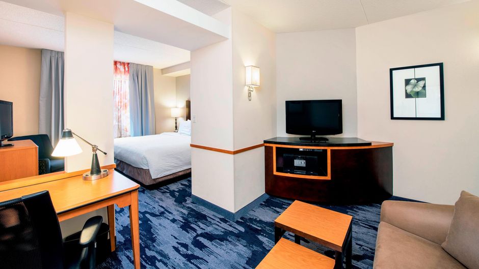Fairfield Inn & Suites Winnipeg Suite