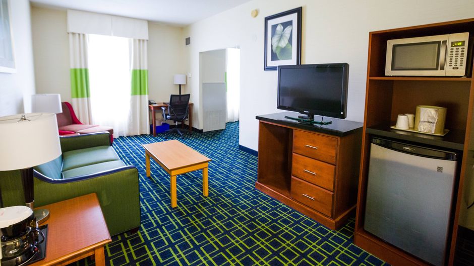 Fairfield Inn & Suites Toronto Oakville Room