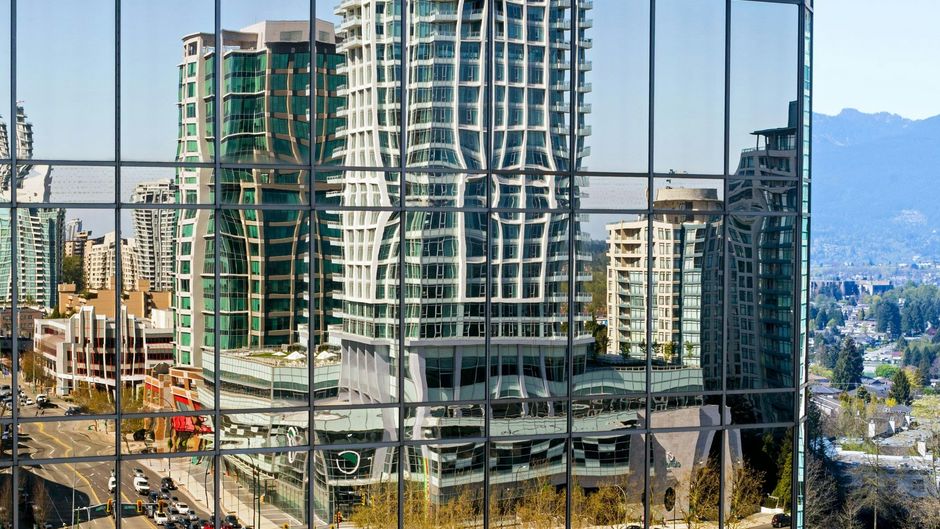 Element Vancouver Metrotown Exterior