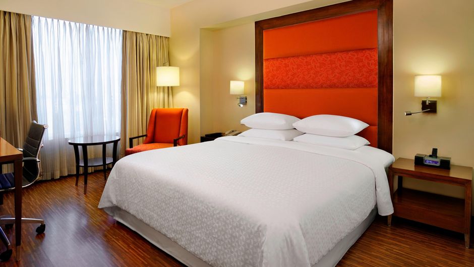 Four Points By Sheraton Ahmedabad Room