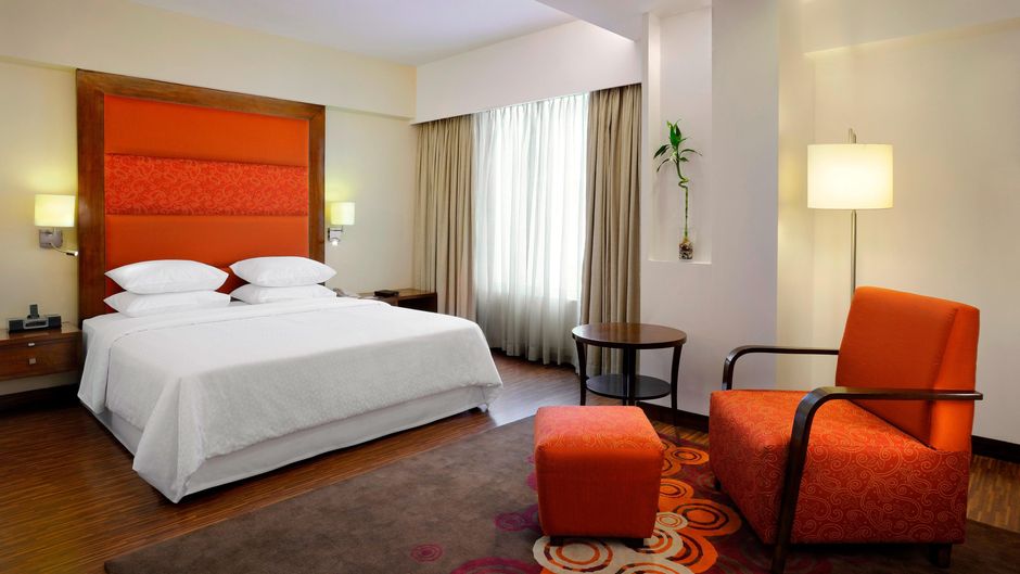 Four Points By Sheraton Ahmedabad Room