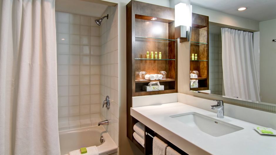Delta Hotels by Marriott Toronto East Room