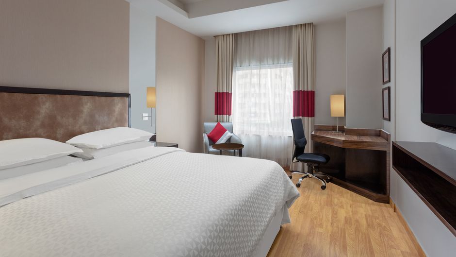 Four Points by Sheraton Vadodara Room
