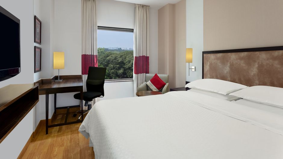 Four Points by Sheraton Vadodara Room