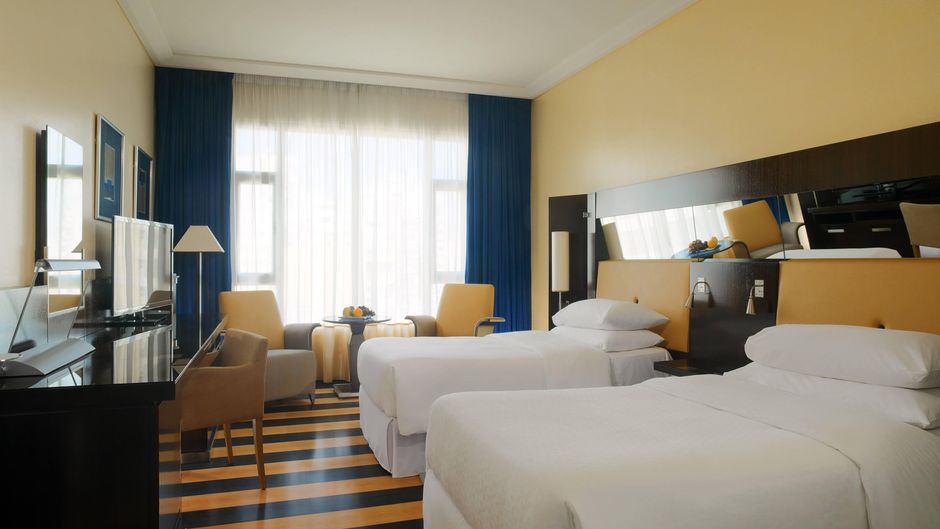 Four Points by Sheraton Le Verdun Room
