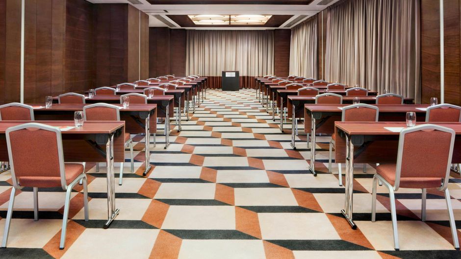 Four Points by Sheraton Le Verdun Meeting