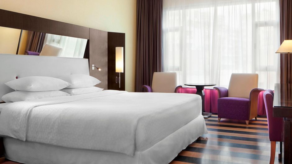 Four Points by Sheraton Le Verdun Room