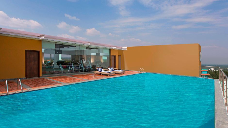 Four Points by Sheraton Bengaluru Pool
